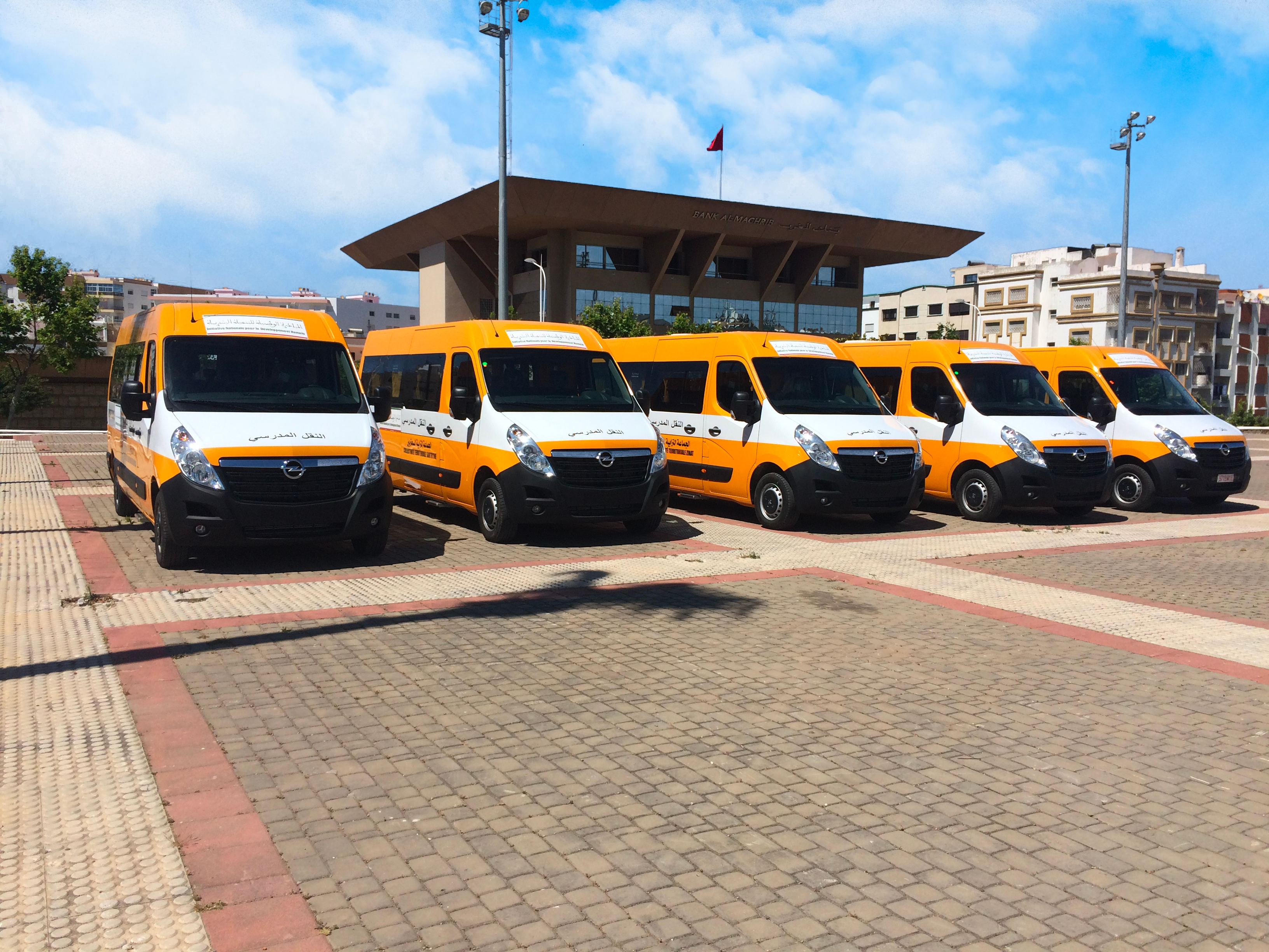 توزيع حافلات النقل المدرسي 
